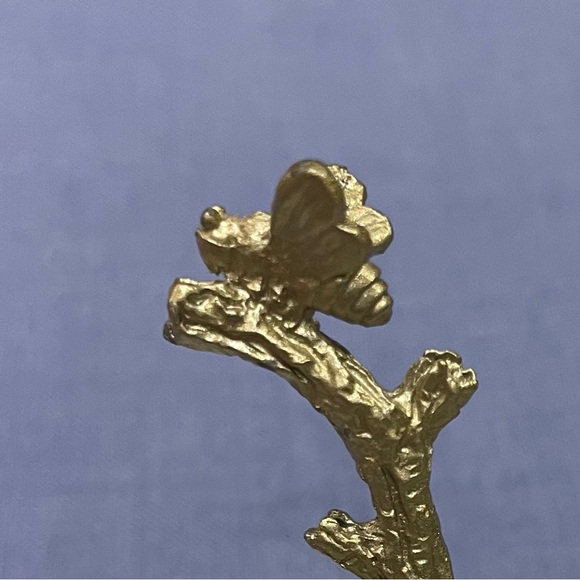 Honeycomb Plate Ring Holder with Bee & Hive - Picture 3 of 14